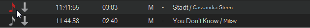 Sendeelemente mit Audio-Datei-Status "Server" (oben) und "Lokal" (unten)